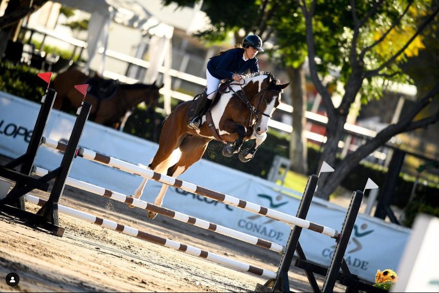 cara-mia-ak-z-lolita-olivares-mexico-jumping